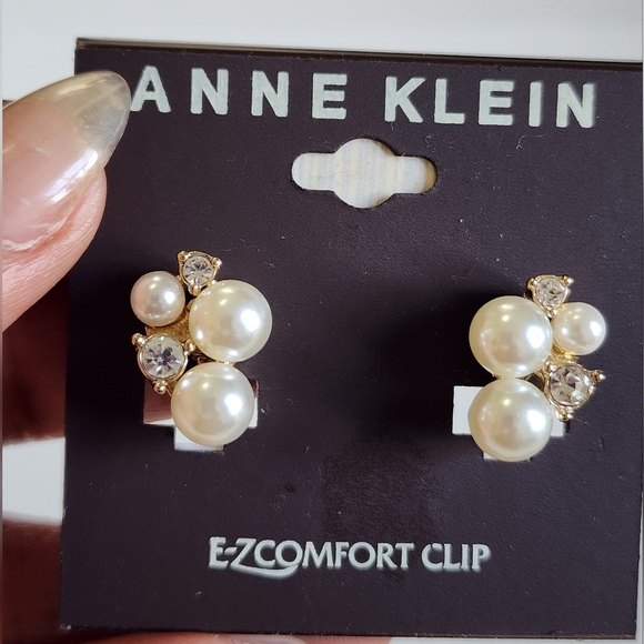 NWT Anne Klein Pearl & Imitation Diamonds Clip-On Earrings Set In Gold - Picture 9 of 12